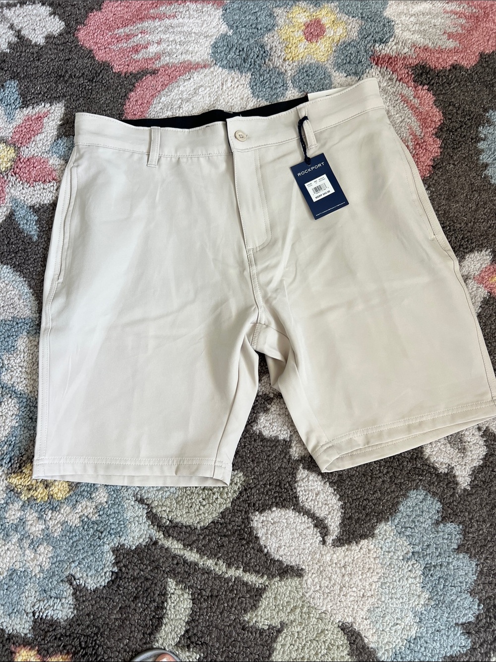 NWT Men's Light Beige Flat Front Stretch Shorts 34”